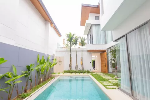 House in Phuket, Thailand 3 bedrooms № 130979 - photo 1
