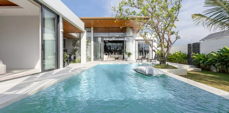 House in Phuket, Thailand 4 bedrooms № 131378