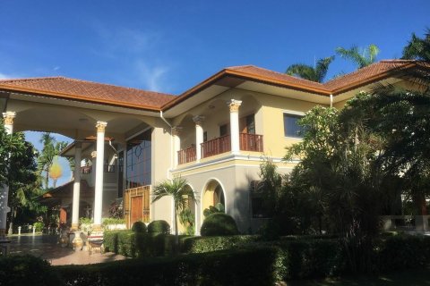 House in Chiang Mai, Thailand 5 bedrooms № 121839 - photo 1