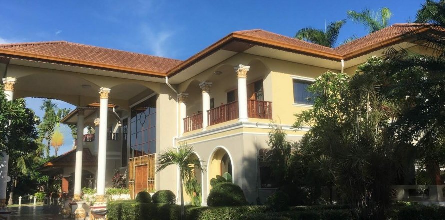 House in Chiang Mai, Thailand 5 bedrooms № 121839