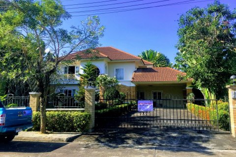 House in Chiang Mai, Thailand 4 bedrooms № 121841 - photo 1