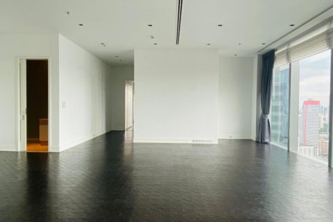 Condo in Bang Rak, Bangkok, Thailand, 3 bedrooms  № 123737 - photo 12