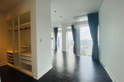 Condo in Bang Rak, Bangkok, Thailand, 3 bedrooms  № 123737 - photo 13