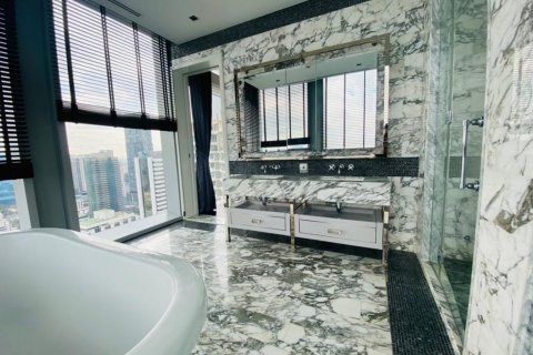 Condo in Bang Rak, Bangkok, Thailand, 3 bedrooms  № 123737 - photo 19