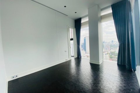 Condo in Bang Rak, Bangkok, Thailand, 3 bedrooms  № 123737 - photo 15