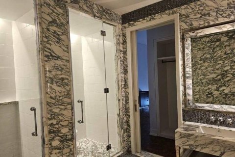 Condo in Bang Rak, Bangkok, Thailand, 2 bedrooms  № 123739 - photo 15