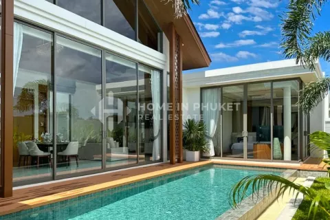House in Phuket, Thailand 3 bedrooms № 131351 - photo 1