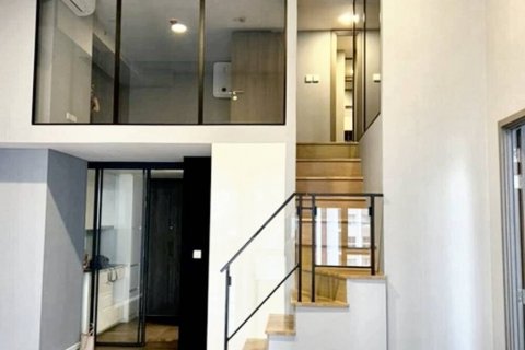 Дуплекс в Хуай Кванге, Бангкок, Таиланд с 3 спальнями  № 101766 - фото 1