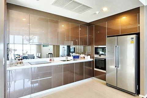 Condo in Bangkok, Thailand, 3 bedrooms № 104464 - photo 7