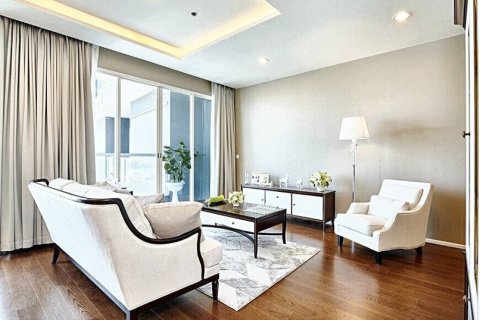 Condo in Bangkok, Thailand, 3 bedrooms № 104464 - photo 4