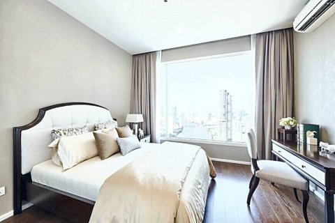 Condo in Bangkok, Thailand, 3 bedrooms № 104464 - photo 2