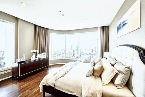 Condo in Bangkok, Thailand, 3 bedrooms № 104464 - photo 5