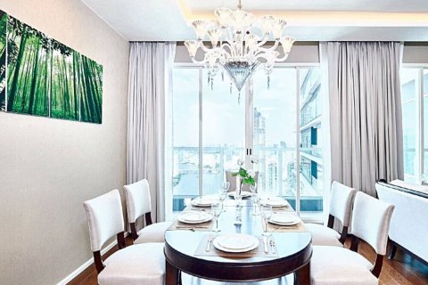 Condo in Bangkok, Thailand, 3 bedrooms № 104464 - photo 3