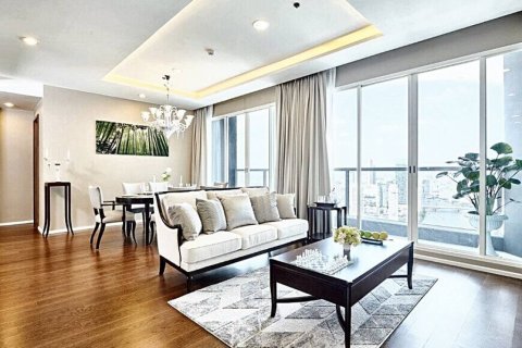 Condo in Bangkok, Thailand, 3 bedrooms № 104464 - photo 1