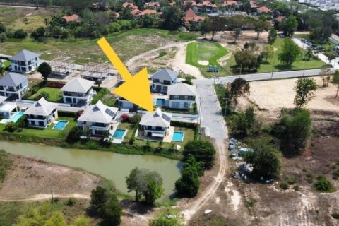 Вилла в Хуа Хине, Таиланд с 3 спальнями  № 124473 - фото 1