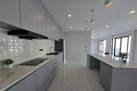 Villa in Rawai, Thailand 4 bedrooms № 124468 - photo 8