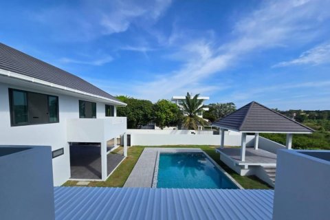 Villa in Rawai, Thailand 4 bedrooms № 124468 - photo 2