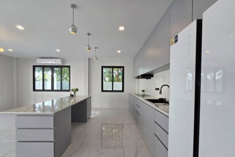 Villa in Rawai, Thailand 4 bedrooms № 124468 - photo 6