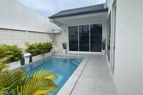 Villa in Kathu, Thailand 3 bedrooms № 124381 - photo 1