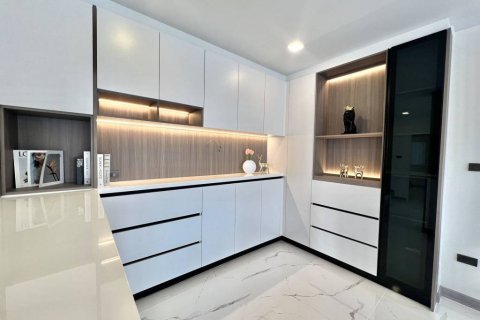 Дом в Паттайе, Таиланд с 5 спальнями  № 86803 - фото 4