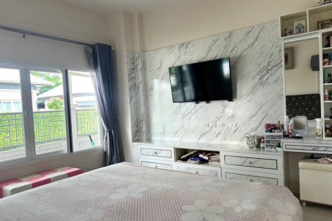 House in Bang Lamung, Thailand 6 bedrooms № 106971 - photo 6