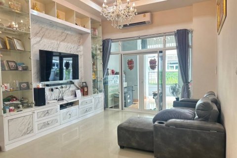 House in Bang Lamung, Thailand 6 bedrooms № 106971 - photo 3