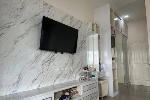 House in Bang Lamung, Thailand 6 bedrooms № 106971 - photo 7
