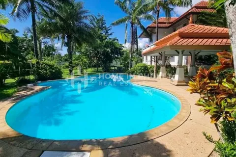 House in Kathu, Thailand 4 bedrooms № 131751 - photo 2