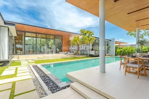 House in Phuket, Thailand 4 bedrooms № 131747 - photo 1