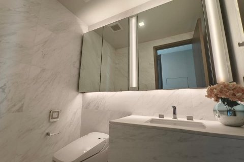 Condo in Watthana, Bangkok, Thailand, 2 bedrooms  № 124024 - photo 8