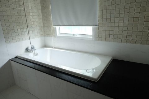 Condo à Pathum Wan, Bangkok, Thaïlande, 3 chambres  № 124023 - photo 17