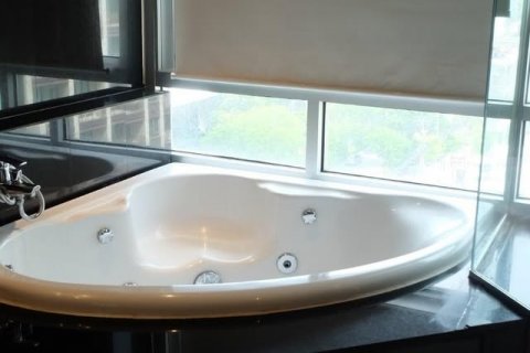 Condo à Pathum Wan, Bangkok, Thaïlande, 3 chambres  № 124023 - photo 19