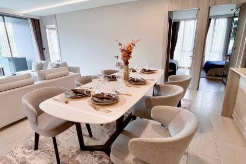 Condo in Watthana, Bangkok, Thailand, 3 bedrooms  № 124019 - photo 15