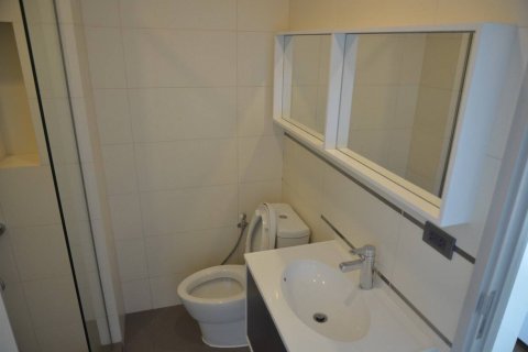 Condo à Phra Khanong, Bangkok, Thaïlande, 1 chambre  № 143956 - photo 5