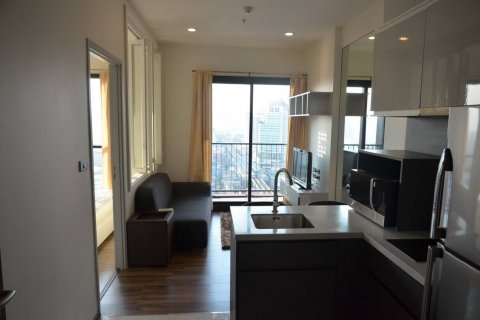 Condo à Phra Khanong, Bangkok, Thaïlande, 1 chambre  № 143956 - photo 1