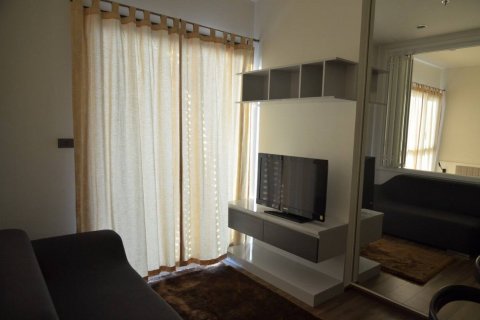 Condo à Phra Khanong, Bangkok, Thaïlande, 1 chambre  № 143956 - photo 2