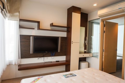 Condo in Bangkok, Thailand, 2 bedrooms  № 143954 - photo 10