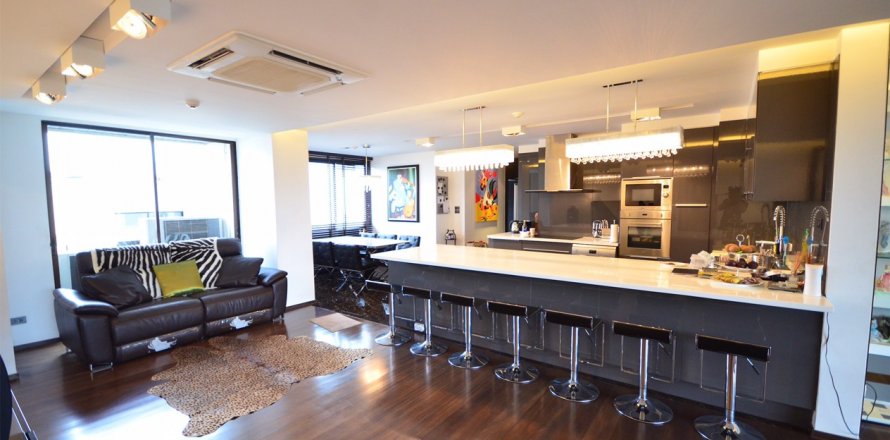 Condo in Bangkok, Thailand, 3 bedrooms  № 143955