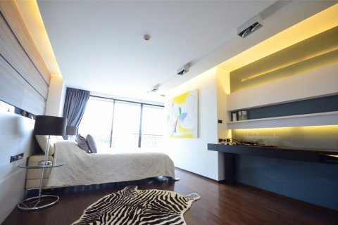Condo in Bangkok, Thailand, 3 bedrooms  № 143955 - photo 9