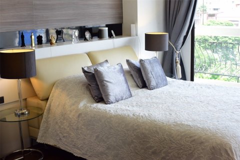 Condo in Bangkok, Thailand, 3 bedrooms  № 143955 - photo 4