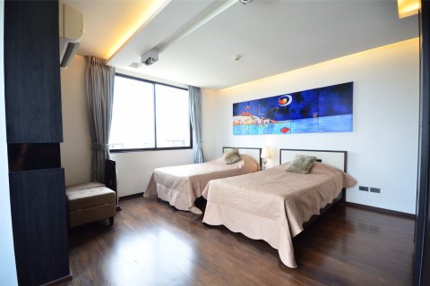 Condo in Bangkok, Thailand, 3 bedrooms  № 143955 - photo 8