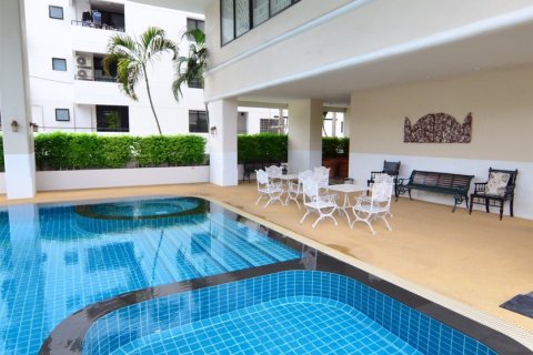 Condo in Bangkok, Thailand, 3 bedrooms  № 143955 - photo 18