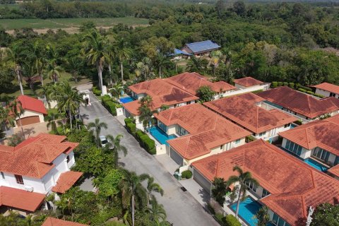 Дом в Паттайе, Таиланд с 4 спальнями  № 123560 - фото 2