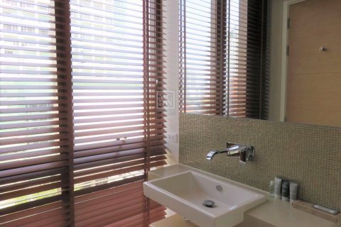 Condo in Bangkok, Thailand, 2 bedrooms  № 143379 - photo 12