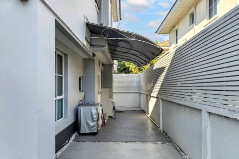 House in Bang Phli Yai, Thailand 3 bedrooms № 126701 - photo 4