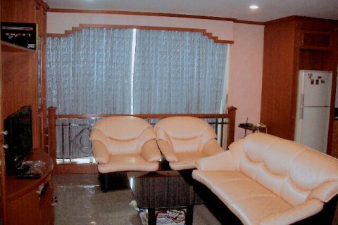 Condo in Bangkok, Thailand, 2 bedrooms  № 143613 - photo 2