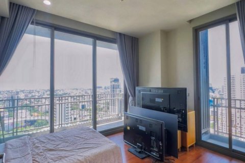 Condo in Bangkok, Thailand, 3 bedrooms  № 115895 - photo 10