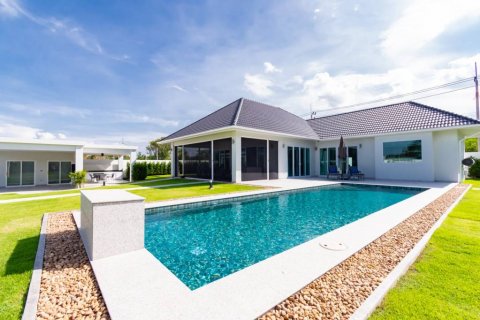 Вилла в Хуа Хине, Таиланд с 3 спальнями  № 101142 - фото 1