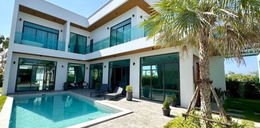 Villa sur Jomtien Beach, Pattaya, Thaïlande 4 chambres № 119408