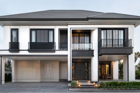 Дом в Банг Ламунге, Таиланд с 4 спальнями  № 123443 - фото 1